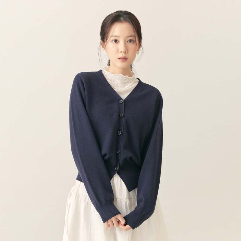 편하게 입기 좋은 로엠 브이넥 가디건, 지금 바로 만나보세요!