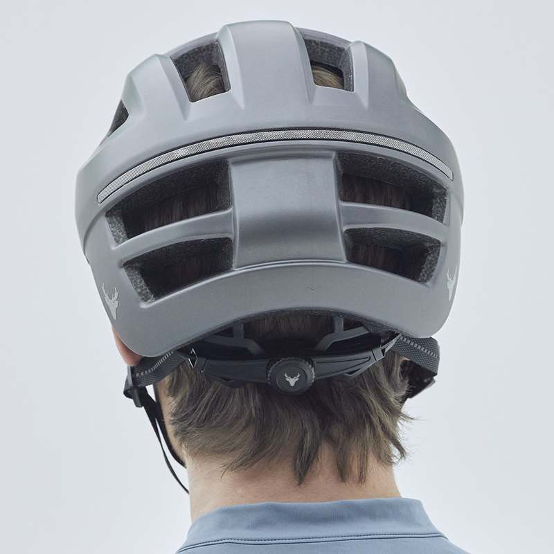 편리하고 안전하게! LED 후미등이 달린 킥보드와 전기 자전거 헬멧 추천