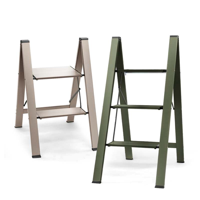 집에서 간편하게 사용하는 접이식 사다리, 안전하고 튼튼한 3단 계단