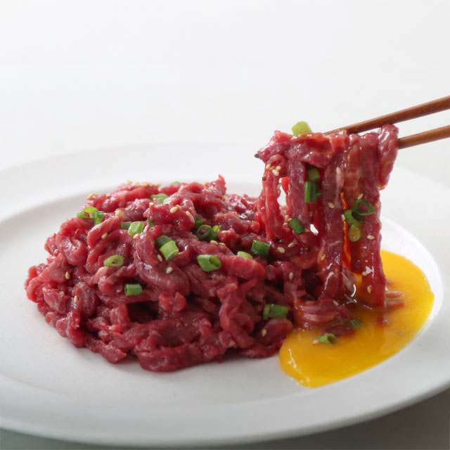 집에서 즐기는 신선한 한우 육회와 육사시미, 차돌박이까지 한 번에!