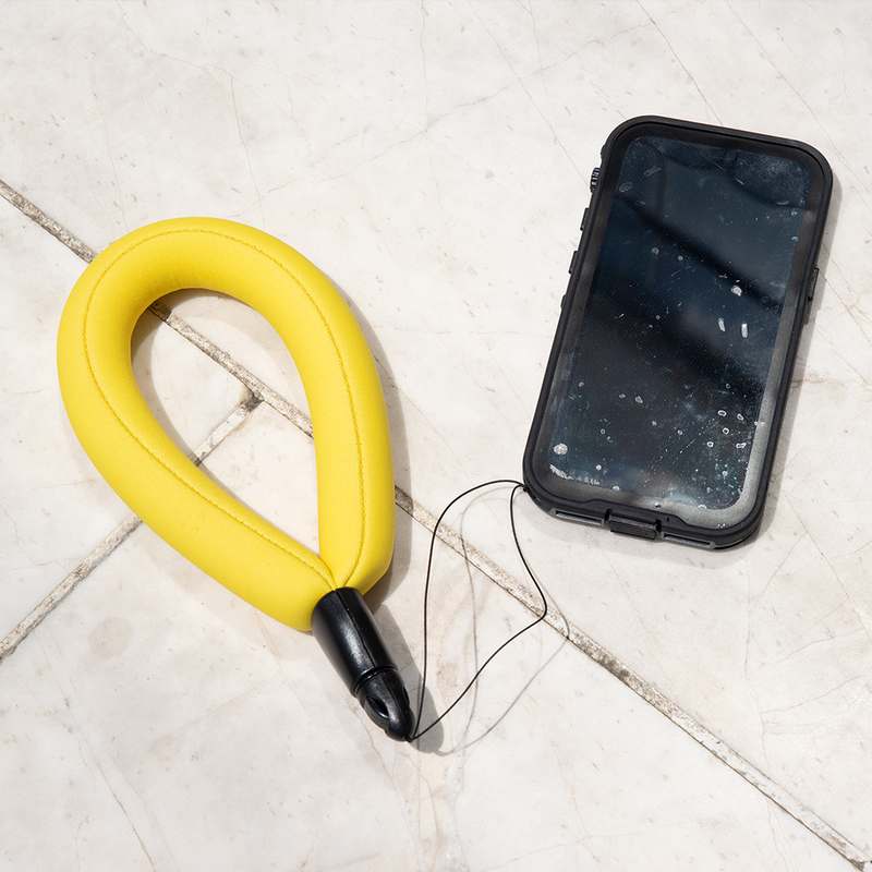 물놀이 시 스마트폰 안전하게 지키는 방법, 방수케이스와 구명팔찌 추천