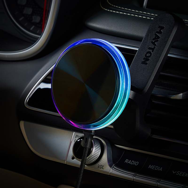 차량에서 편리하게 사용하는 맥세이프 핸드폰 거치대 추천!