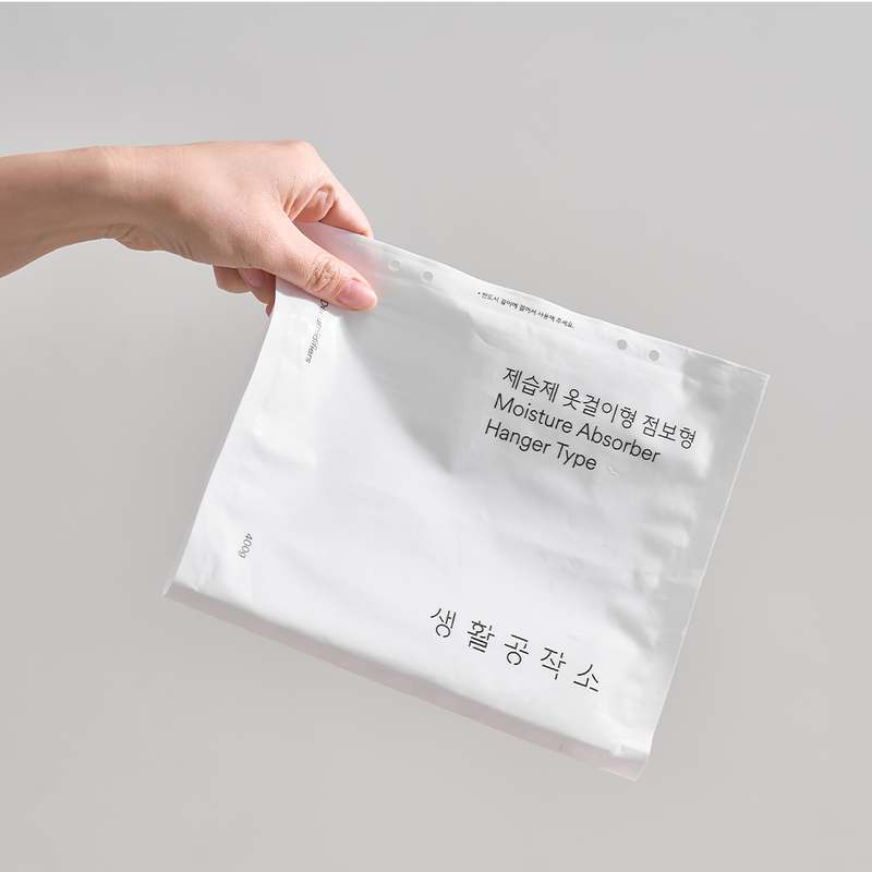 옷장 속 습기 걱정 끝! 대용량 옷걸이형 제습제로 쾌적한 공간 만들기