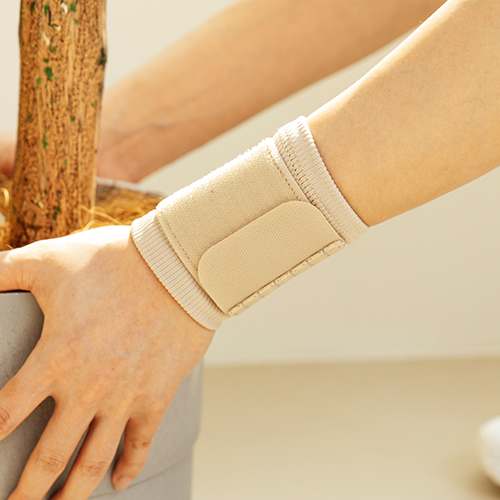 쉽고 편하게 손목 보호하는 얇은 실리콘 아대 추천!