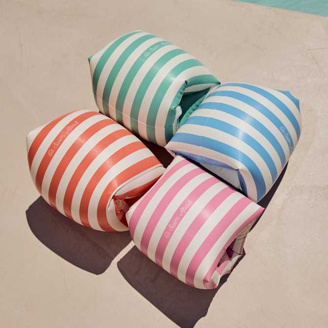 물놀이 즐거움을 더하는 스트라이프 암튜브, 어린이와 성인 모두 사용 가능해요