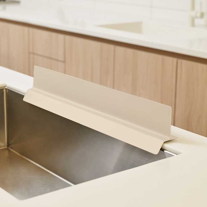 쉽고 깔끔하게 싱크대 물막이 처마를 설치하는 방법