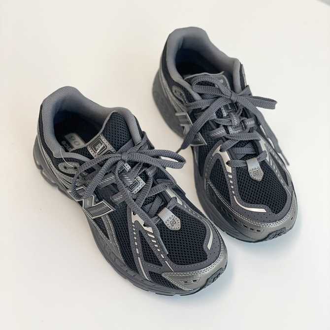 가볍고 키높이까지 챙긴 여성용 운동화, 뉴발란스 1906 팬텀 블랙