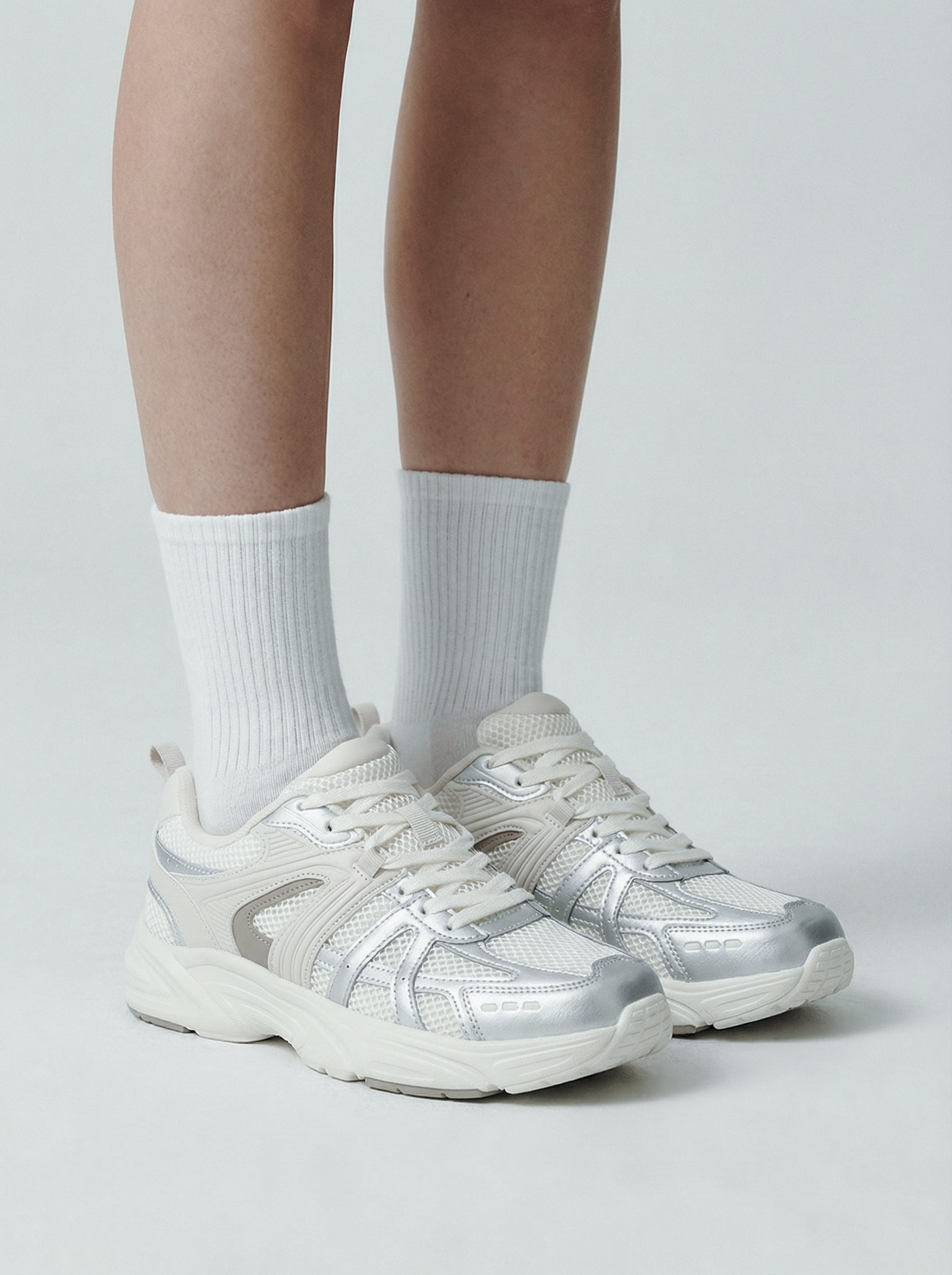 새 학기와 출근길에 딱인 가볍고 미끄럼 방지 러닝화 추천!