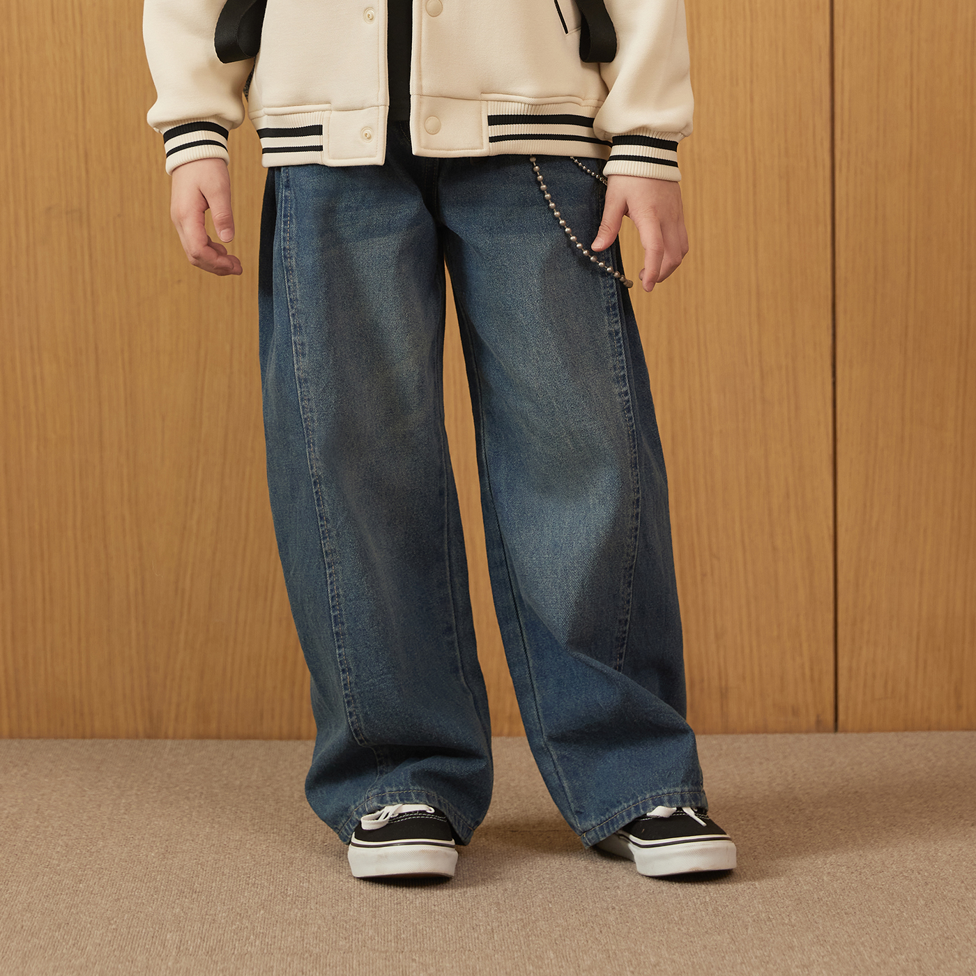 편하게 입기 좋은 와이드 데님 팬츠, 아이들도 좋아할 거예요!