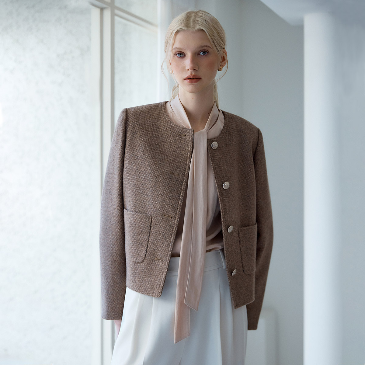 편하게 입기 좋은 베이직 R넥 자켓, 어떤 옷이든 잘 어울려요!