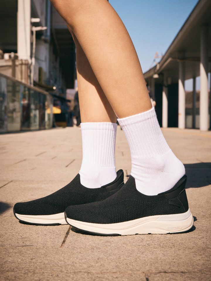 일상에서 편하게 신을 수 있는 컴피이지 운동화 추천!