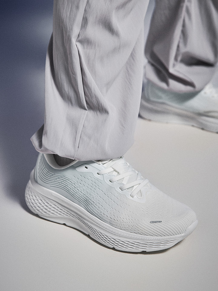 일상에서 편하게 신기 좋은 맥스 UP 운동화 추천!