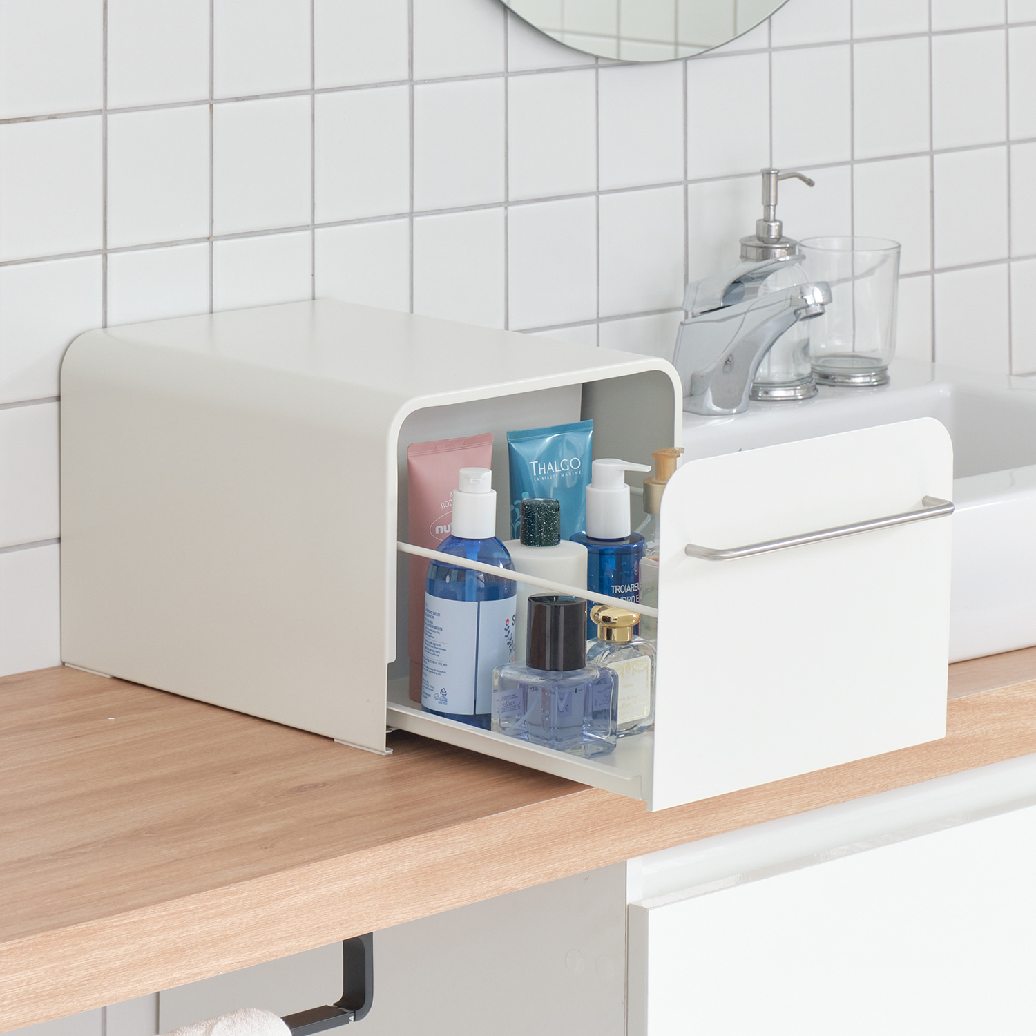 작은 주방도 깔끔하게! 실용적인 식탁 정리함과 슬라이딩 수납 아이템 소개