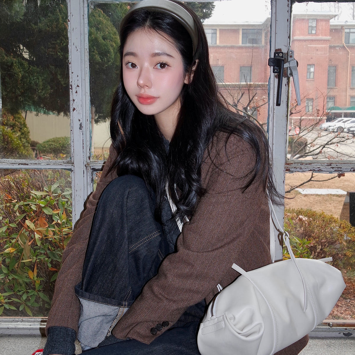 편하게 입기 좋은 로엠 울 자켓, 스타일과 따뜻함을 동시에 챙기세요!