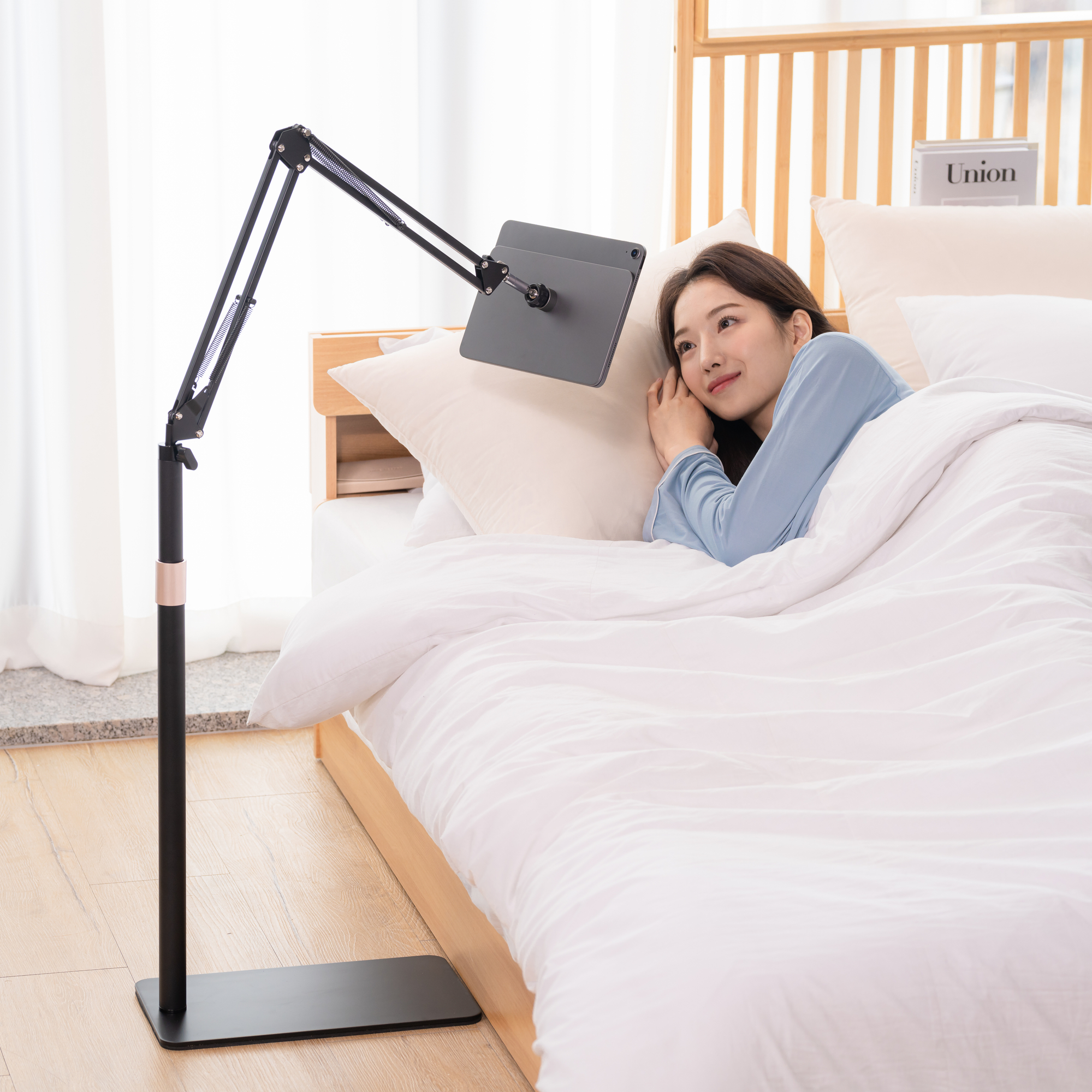 침대에서도 편하게 사용하는 아이패드 거치대, 니케 Magcomfort 추천해요!