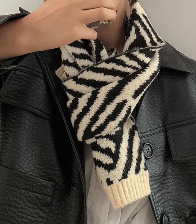 일상 속 따뜻함을 더하는 지브 니트 목도리, 지금 특별 할인 중이에요!