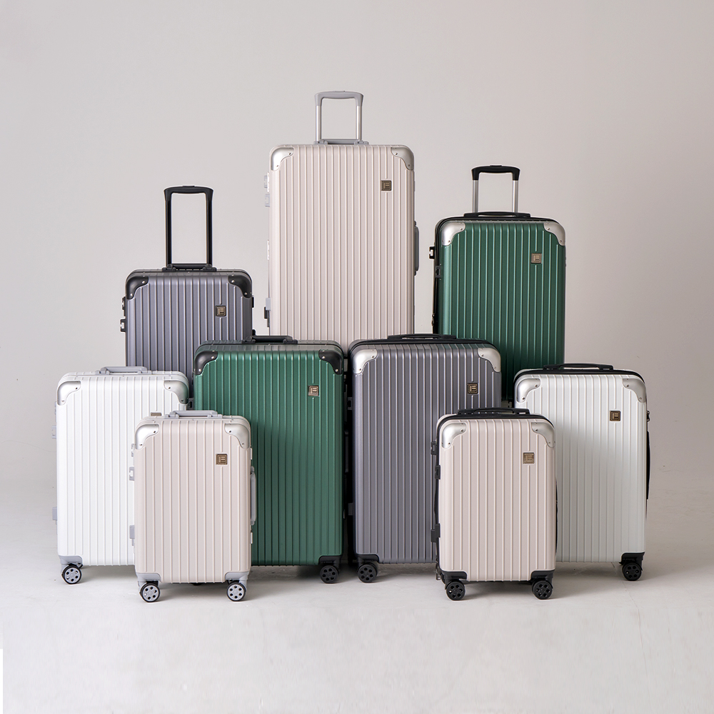 가볍고 넉넉한 여행용 캐리어, 28인치로 편하게 떠나보세요!