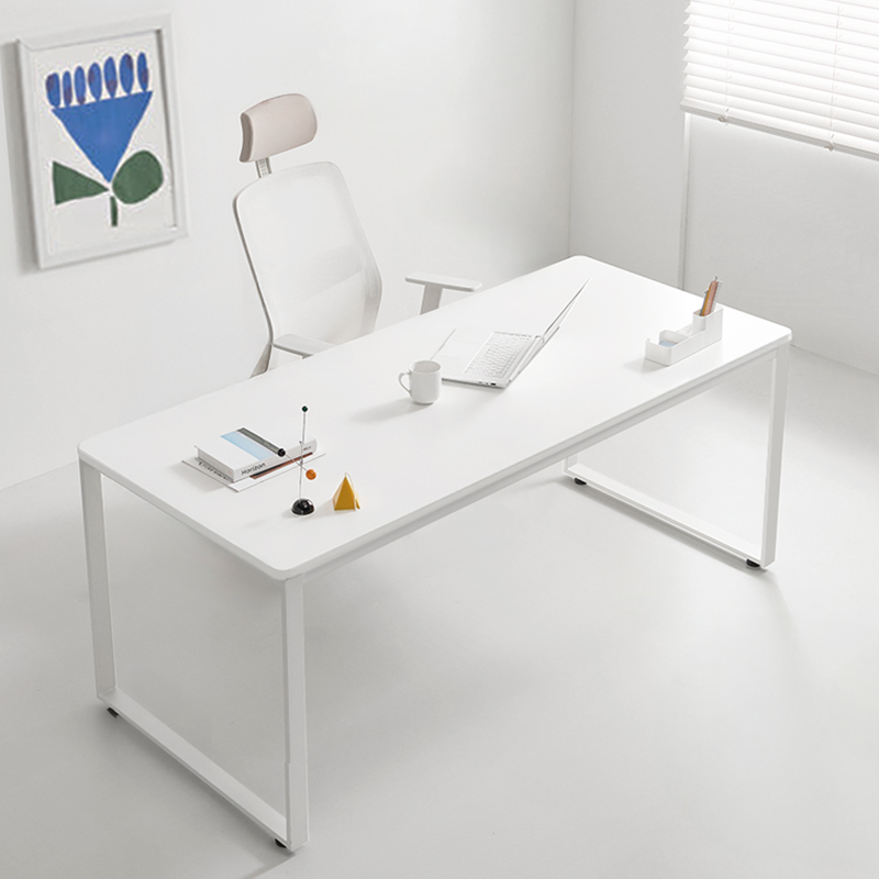 편하게 사용할 수 있는 원형 책상, 1200x600 크기와 깔끔한 화이트 컬러 추천