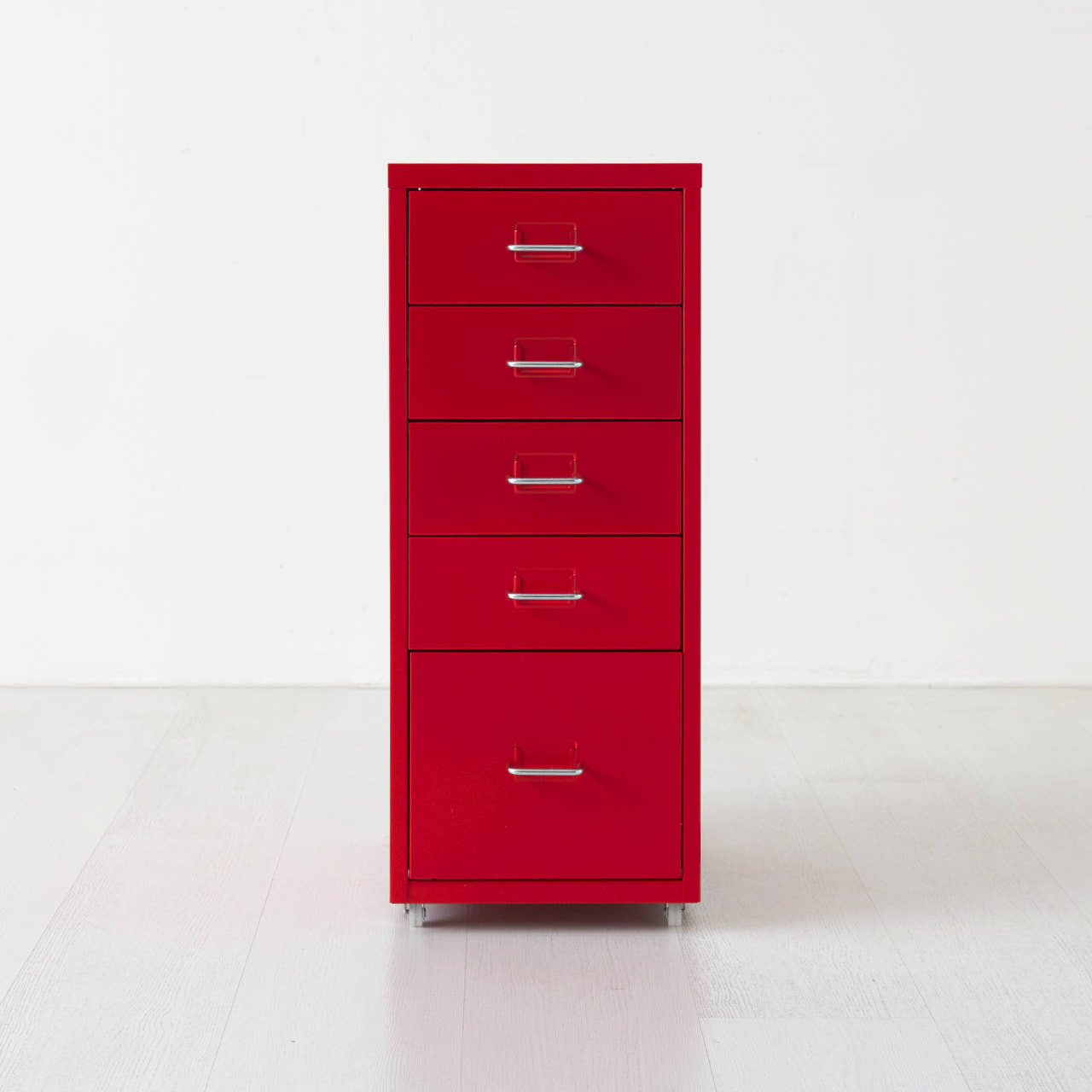 실용적이면서도 깔끔한 서랍장, 집안 정리의 핵심 아이템