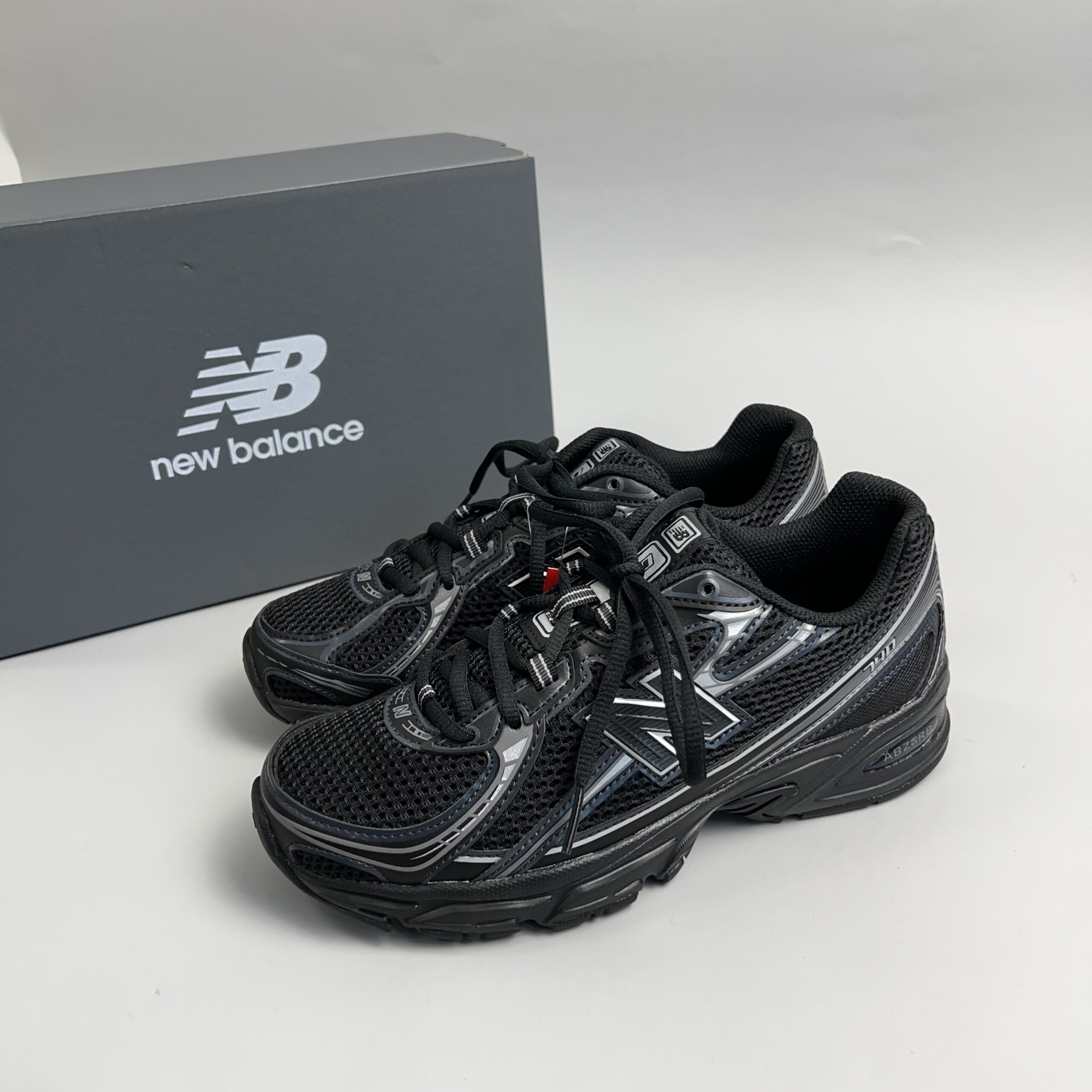 편하게 신고 싶은 뉴발란스 740 운동화, 색상별로 어떤 게 좋을까?