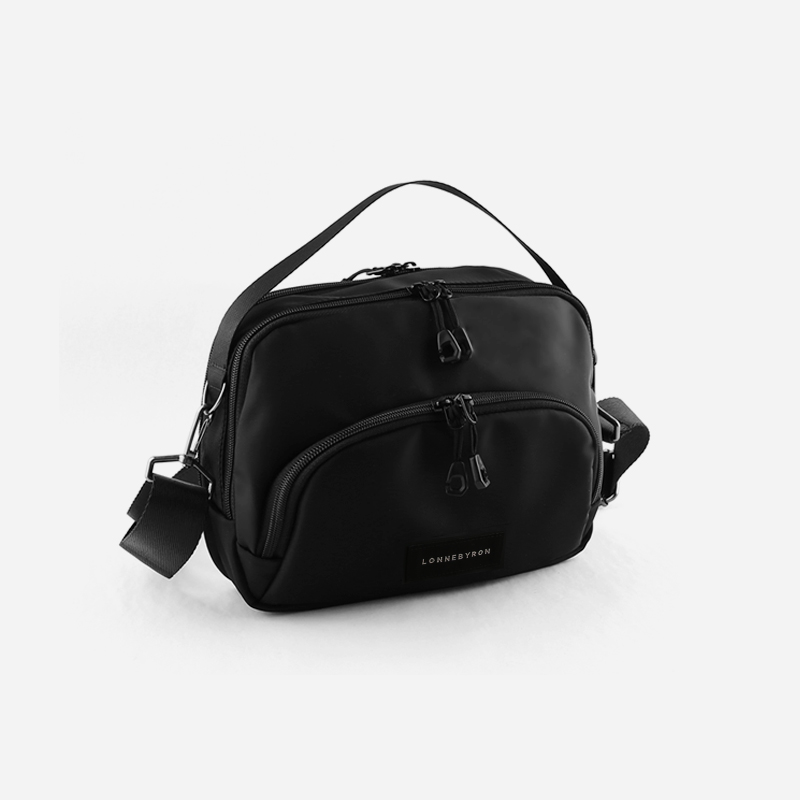 여행 갈 때 딱 좋은 가볍고 실용적인 크로스백 추천!