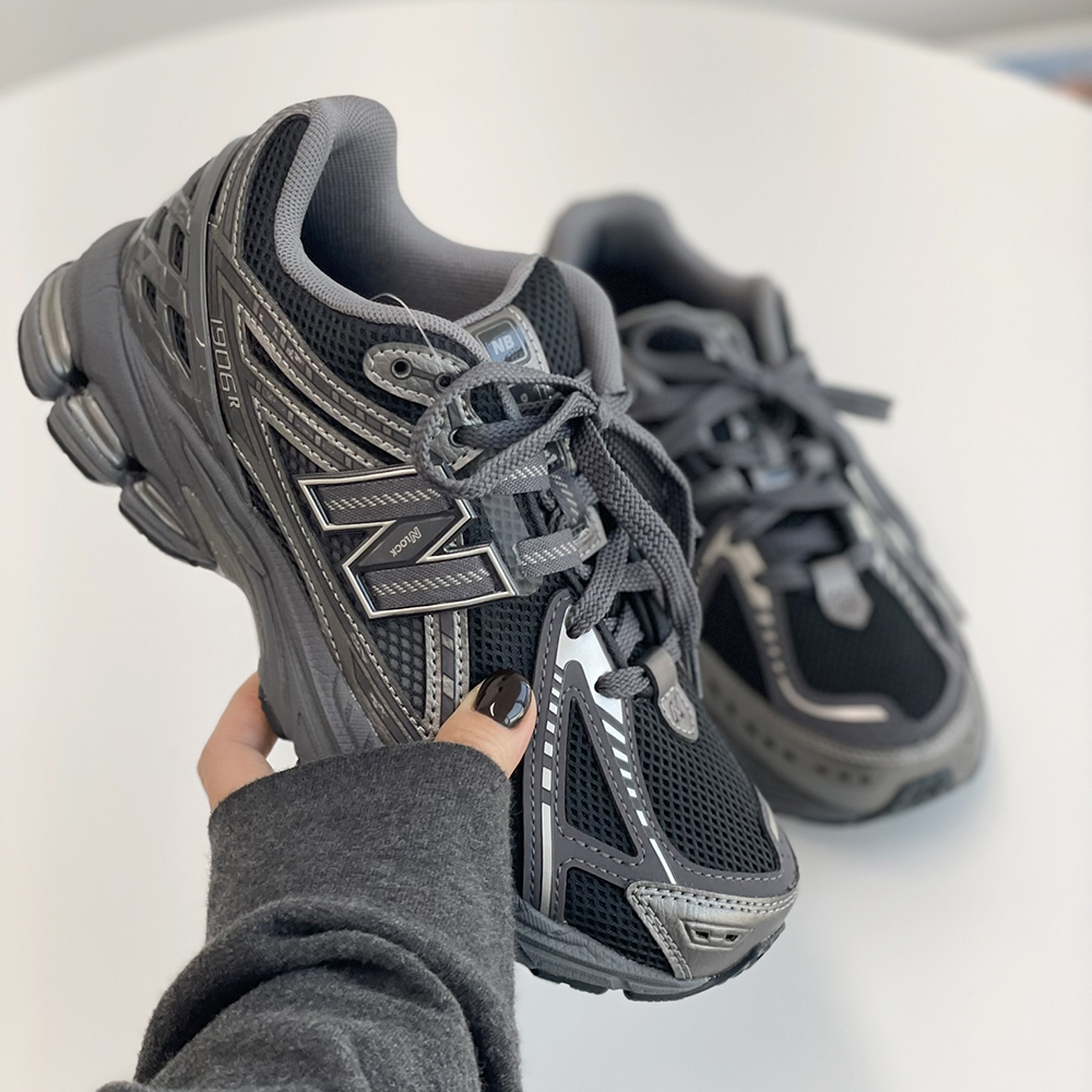 편하게 신을 수 있는 여성용 키높이 운동화, 뉴발란스 1906 팬텀 블랙 추천해요!