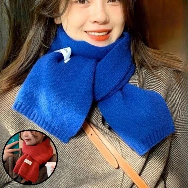 일상에서 따뜻함을 더하는 짧은 코발트 블루 목도리 추천