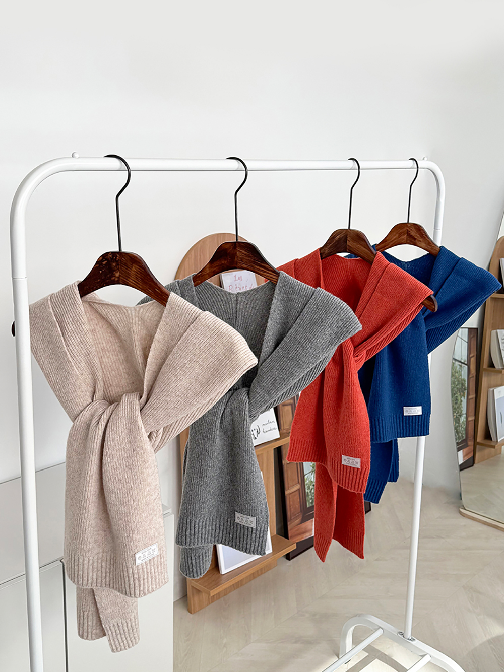 포근하고 스타일리시한 울 머플러와 후드, 니트 목도리 추천