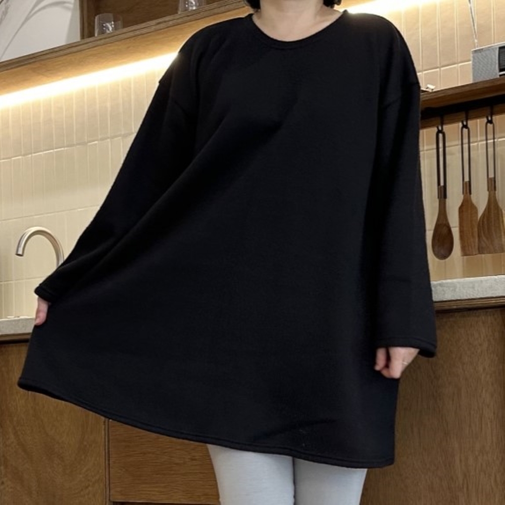 편안하게 입기 좋은 대형 A라인 긴팔 티셔츠, 블랙 컬러로 스타일 UP!