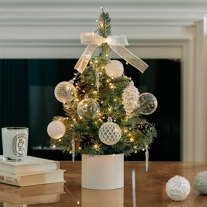 집에서 즐기는 크리스마스 분위기, 미니트리로 쉽고 예쁘게 꾸며보세요!