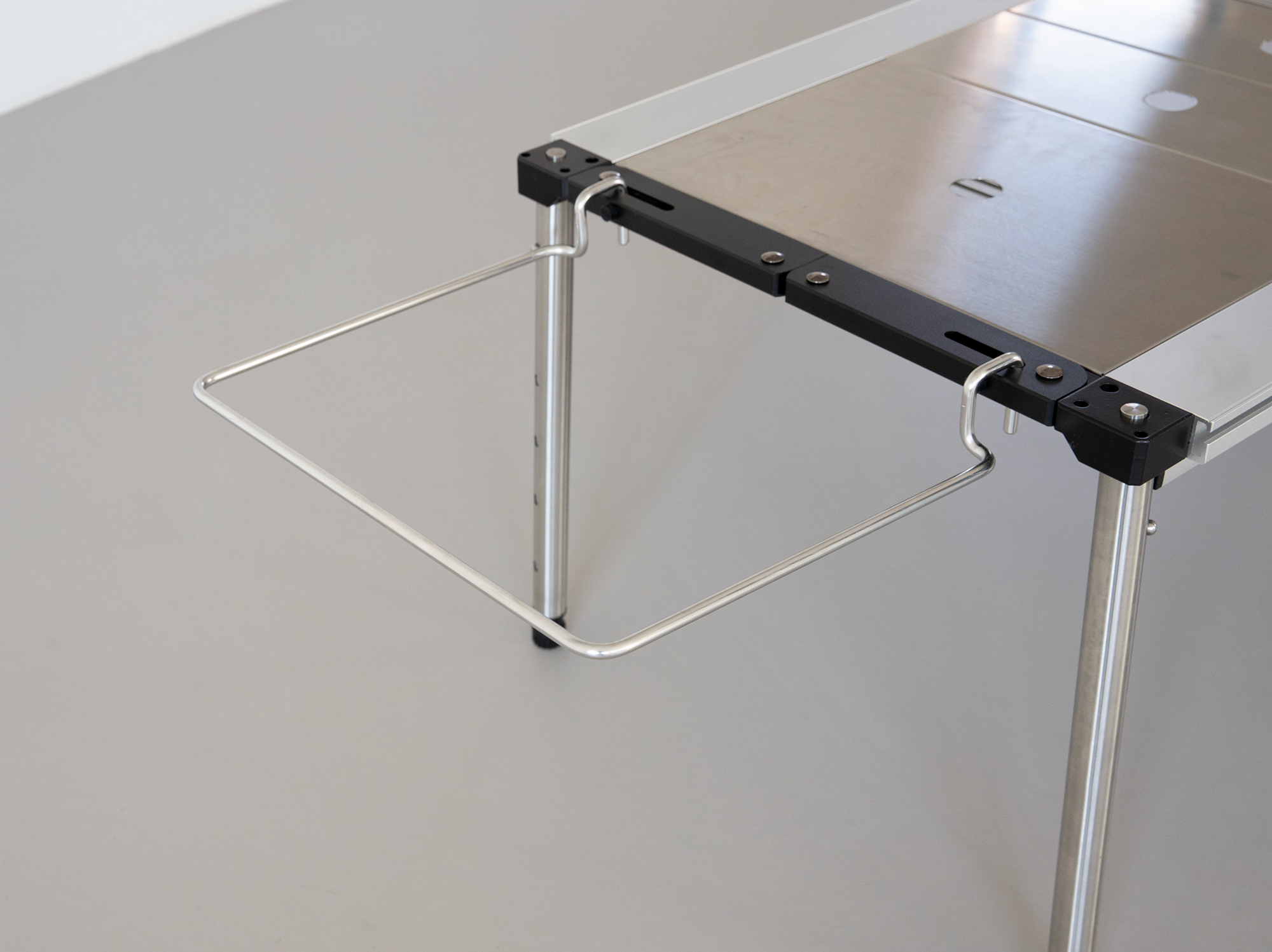 유니티23 IGT 테이블 옆에 딱! 간편한 행어 거치대 추천