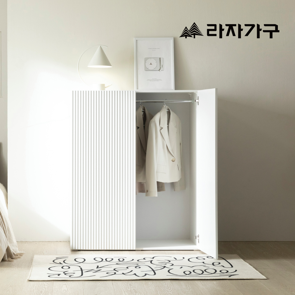 작은 공간도 넉넉하게! 낮은 빅수납 옷장으로 깔끔하게 정리하세요