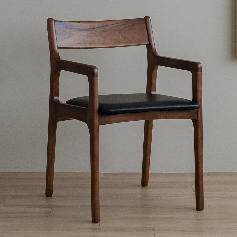 집에서도 편하게 쓸 수 있는 깔끔한 원목 식탁 의자 추천