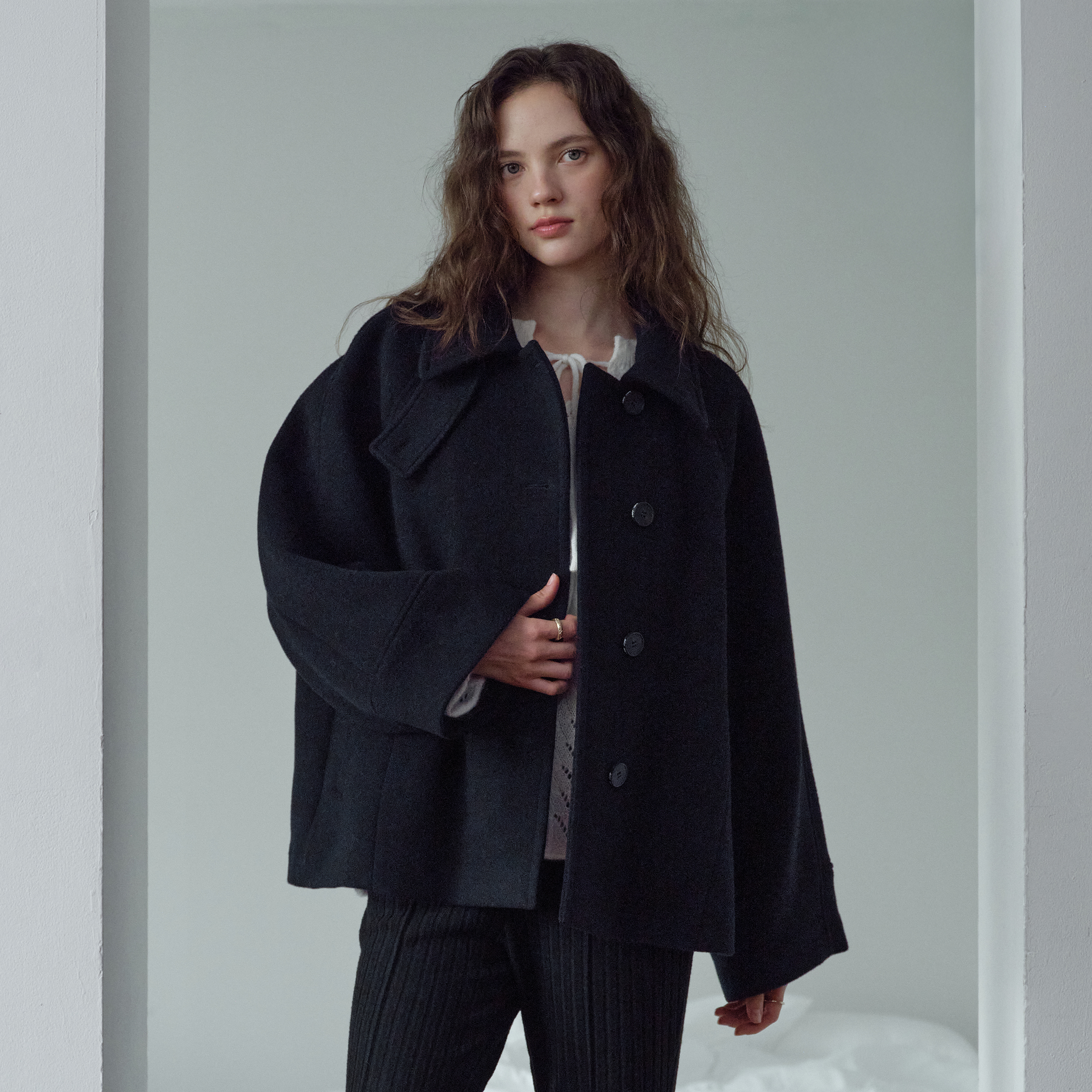 편안하게 입기 좋은 울발마칸 숏코트, 어떤 매력일까?