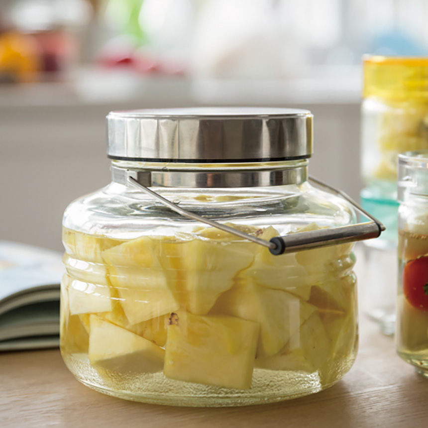 가정이나 사무실에서 유용하게 쓰이는 유리 저장병, 스텐 뚜껑이 달린 1리터 용량