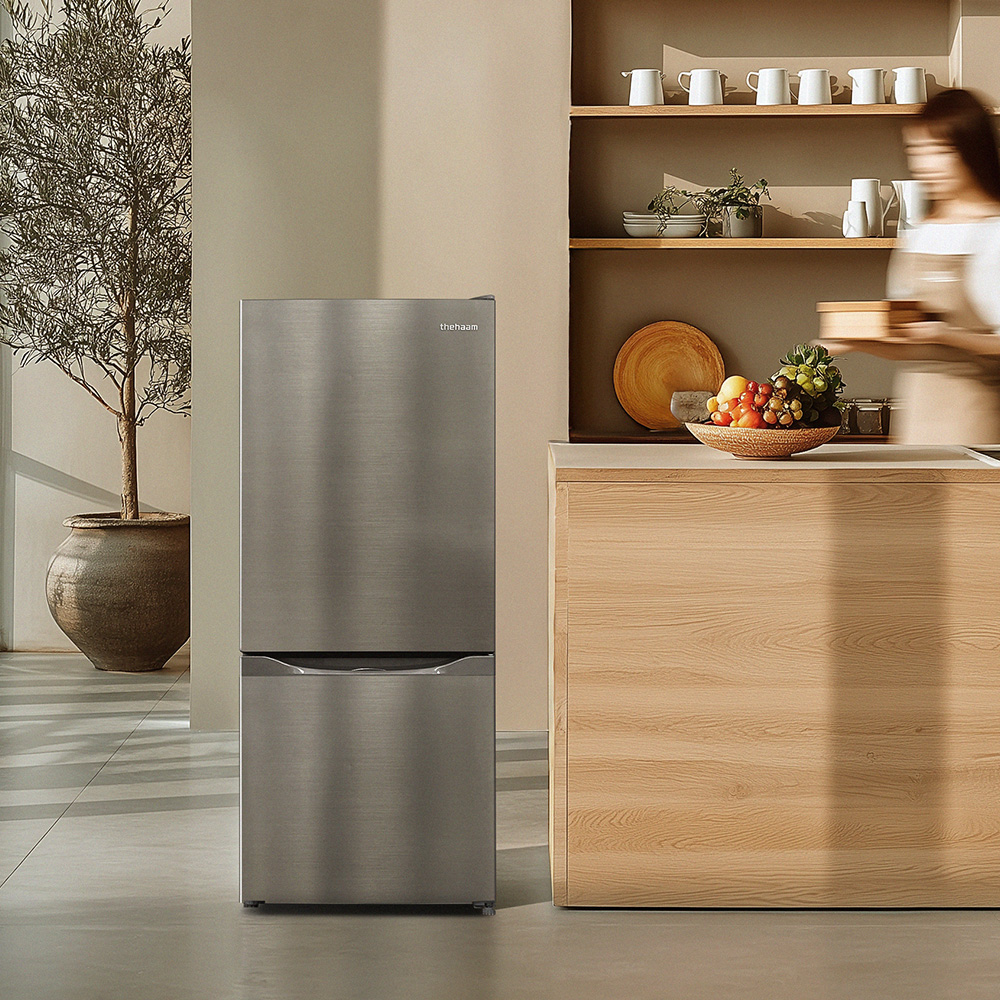 작은 공간에 딱 맞는 미니 냉장고 추천, 실버 컬러로 깔끔하게!