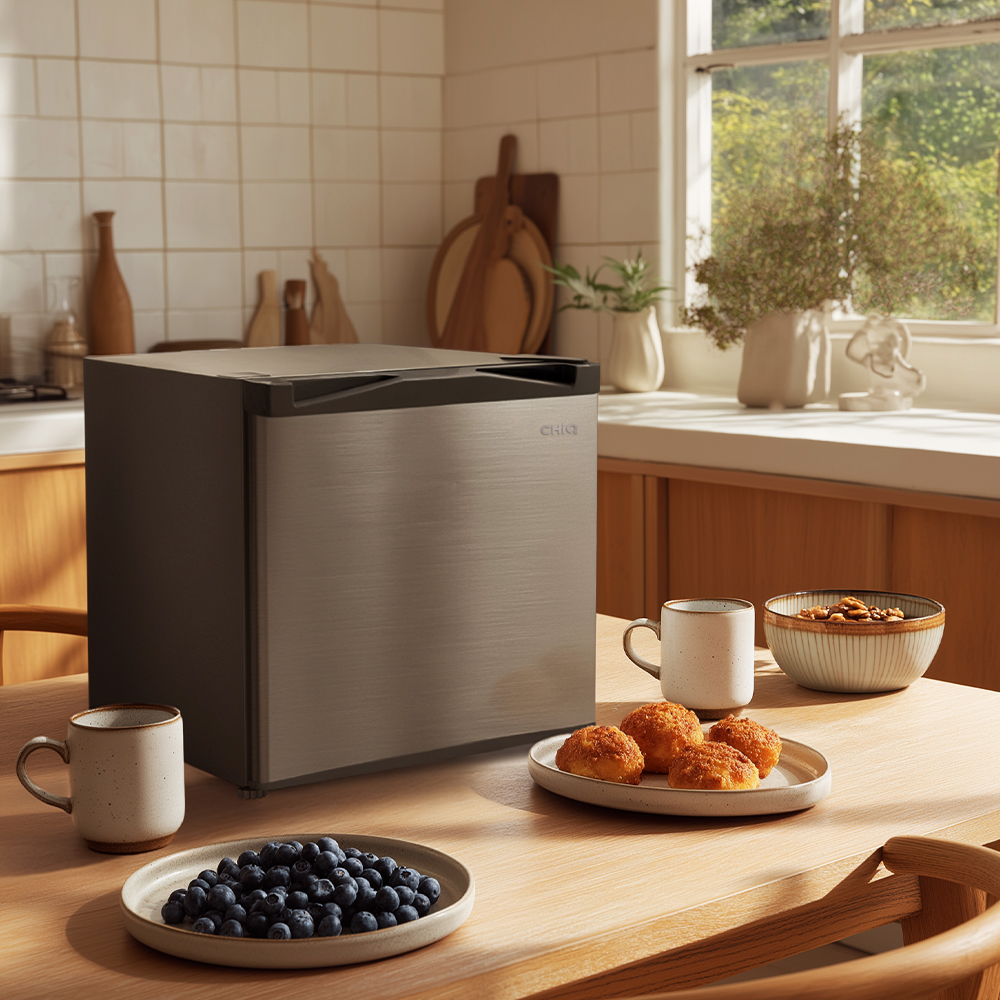 작고 귀여운 미니 냉장고, 원룸이나 사무실에 딱 좋아요!