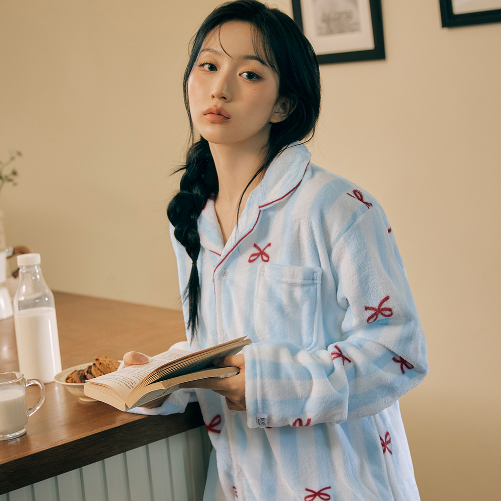 편안한 밤을 위한 귀여운 커플 잠옷 세트, 집에서도 스타일리시하게!