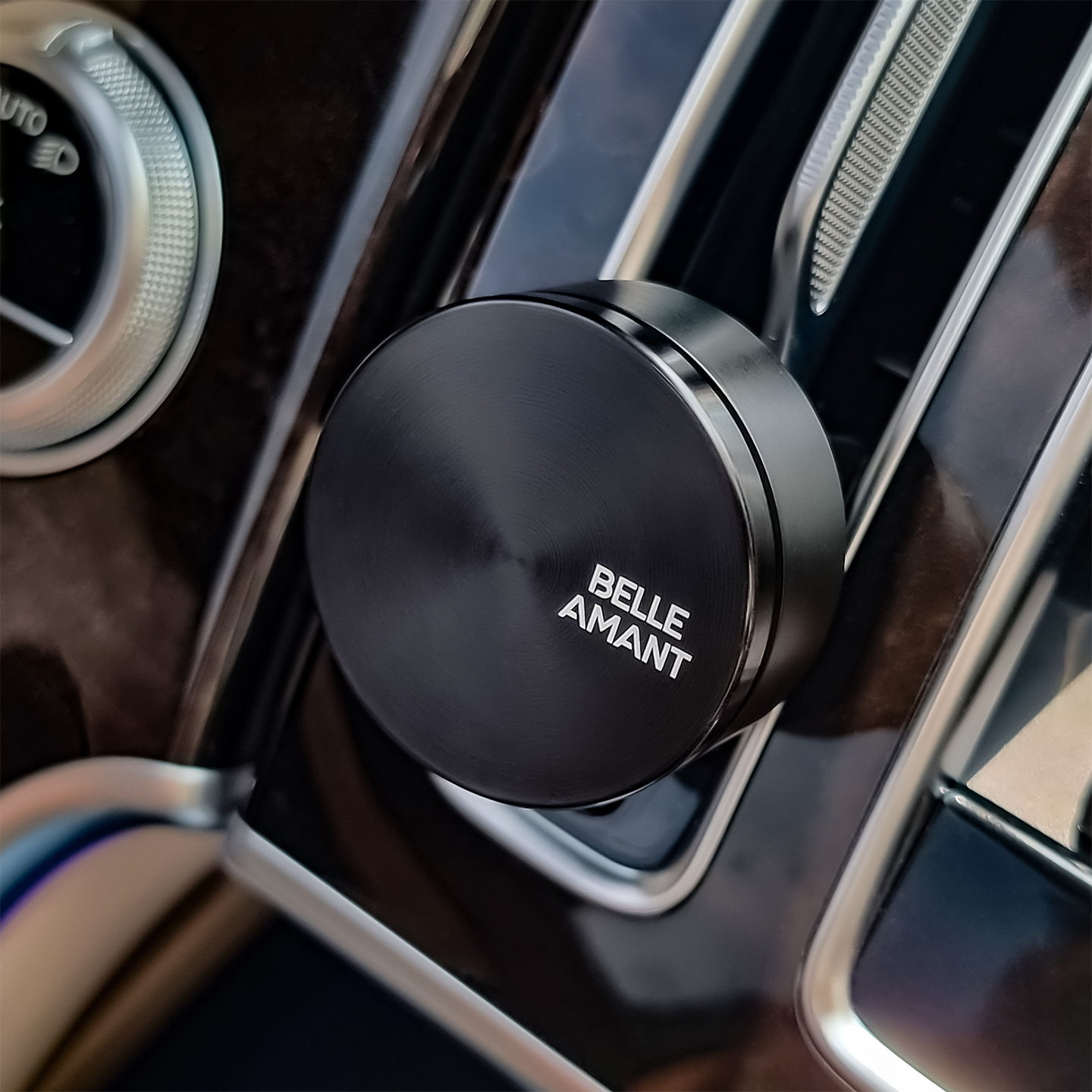 차량 내부를 특별하게 만들어주는 벨르아망 시그니처 메탈 방향제 추천!