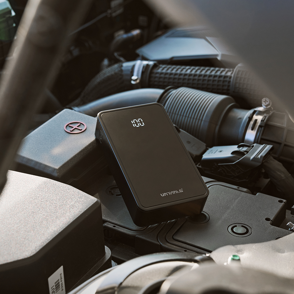 차량 배터리 걱정 끝! 간편하게 충전하는 휴대용 점프 스타터 소개