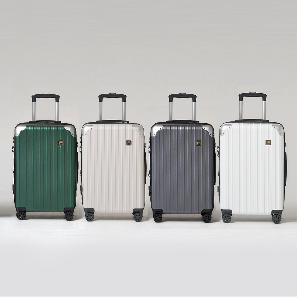 가볍고 넉넉한 여행용 캐리어, 68cm 크기로 편리하게 여행 떠나보세요!