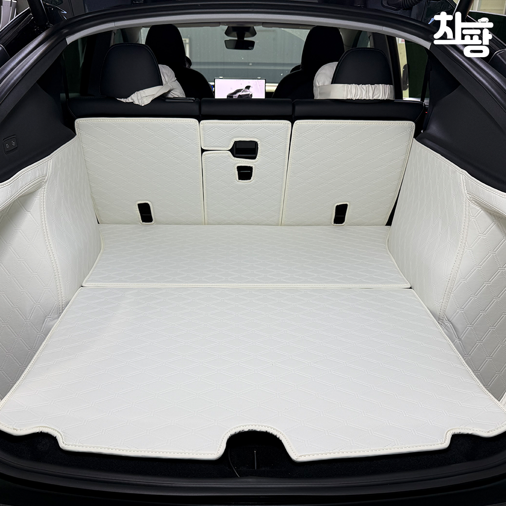 테슬라 모델Y에 딱 맞는 SUV 트렁크 매트, 차박도 걱정 없어요!