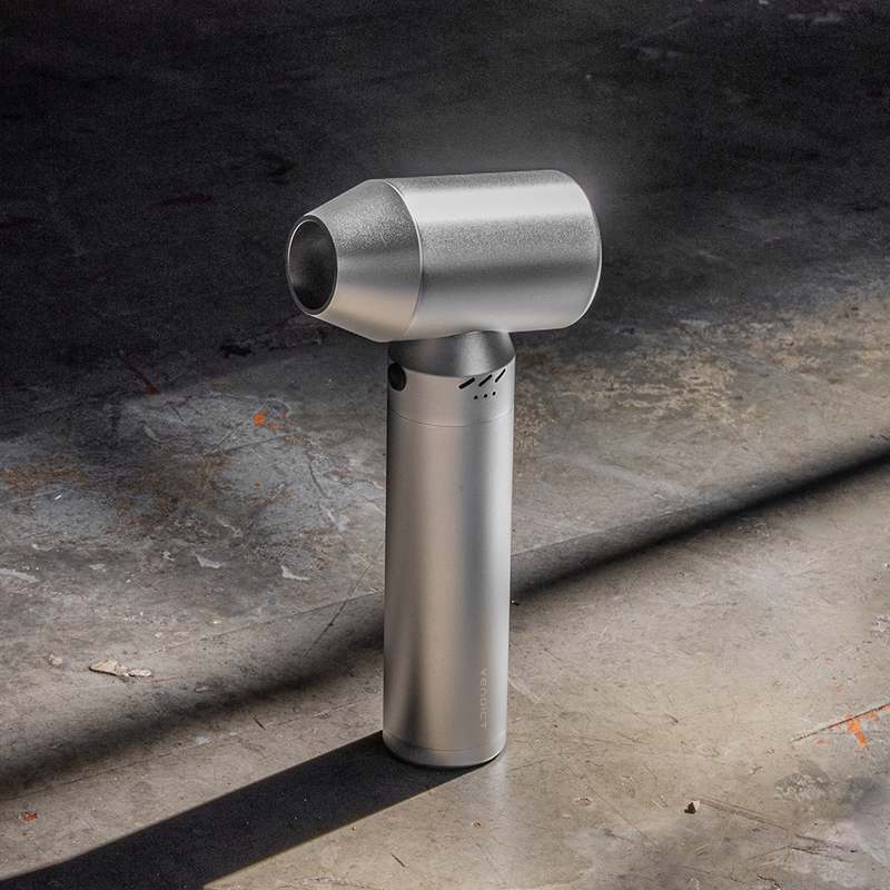 가볍고 강력한 무선 에어건으로 쉽고 빠른 세차와 캠핑 준비!