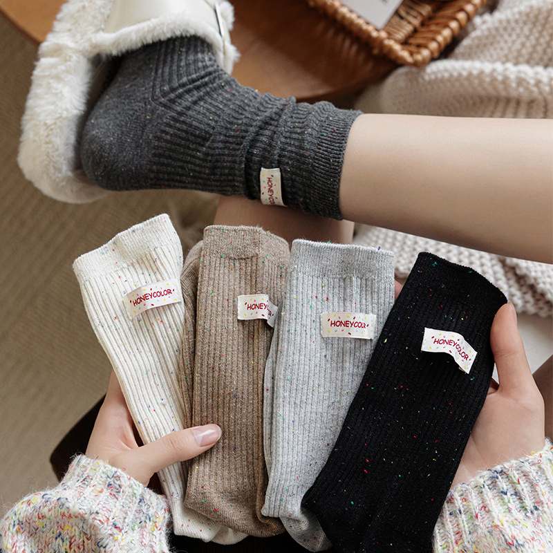 편하게 신을 수 있는 무압박 중목 양말, 어떤 옷에도 잘 어울려요!