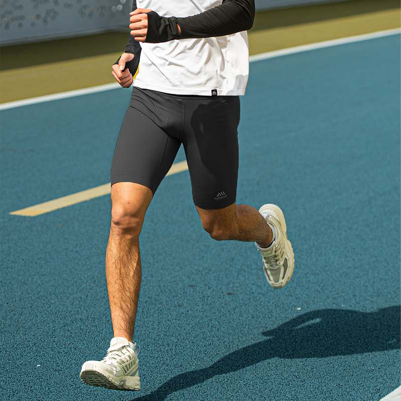 편하게 입기 좋은 남성용 하프팬츠, 마라톤과 트레일러닝에 딱이에요!
