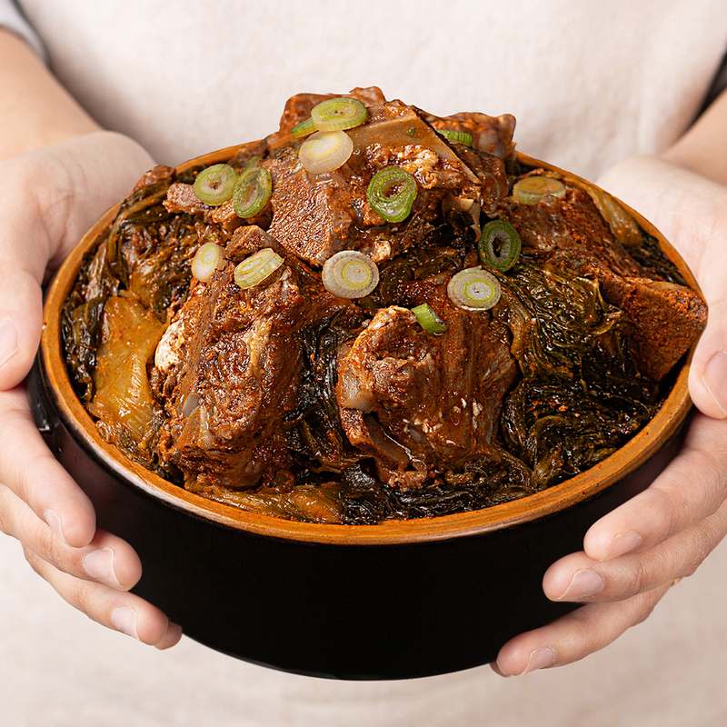 캠핑이나 집에서 즐기기 좋은 우거지와 뼈해장국, 감자탕 한 그릇