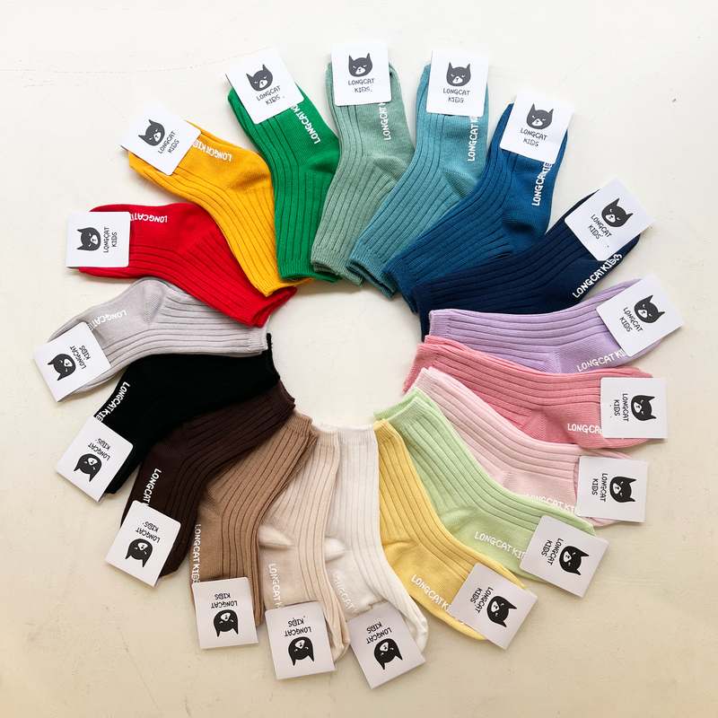 아이와 엄마가 함께 신는 귀여운 양말, 따뜻하고 미끄럼 방지까지!