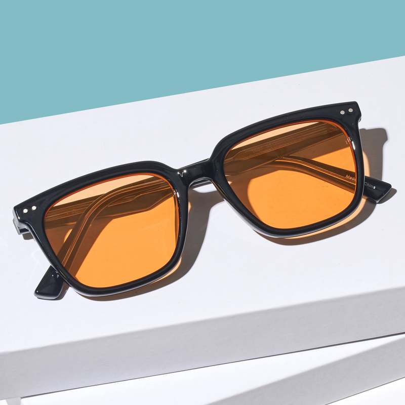 가볍고 스타일리시한 빅사이즈 사각 선글라스로 여름을 시원하게!