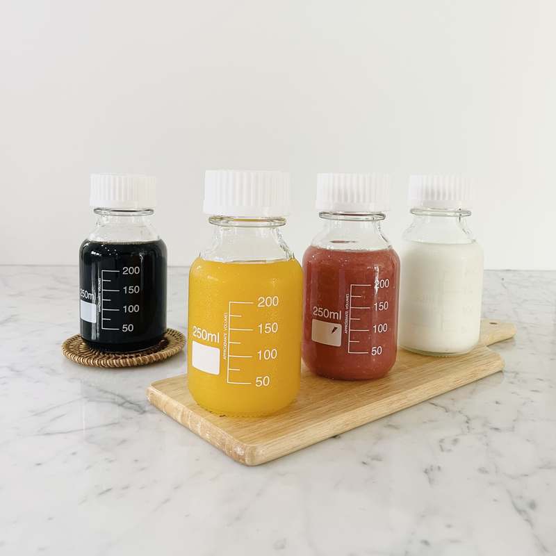 심플한 디자인의 눈금 유리병과 과일청 용기 4개 세트, 집안 분위기를 살려보세요!