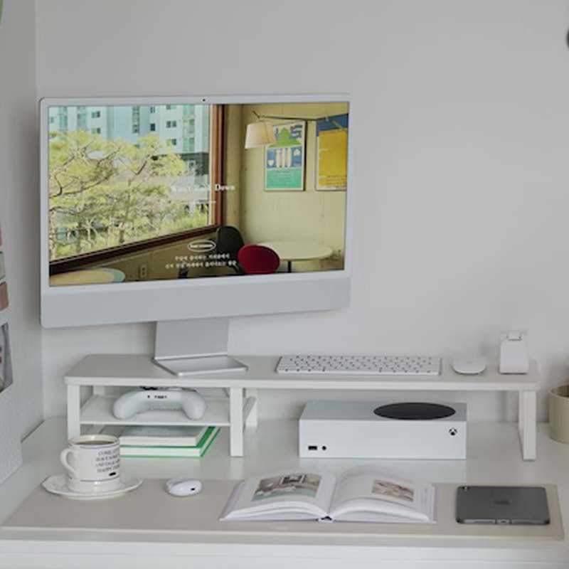 편리하게 사용할 수 있는 넓은 모니터 받침대와 보조 선반 추천